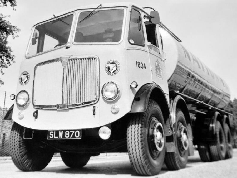 AEC Mammoth Major 8 Mk III Tanker (3871) 1948 года  (фото 4 из 7)